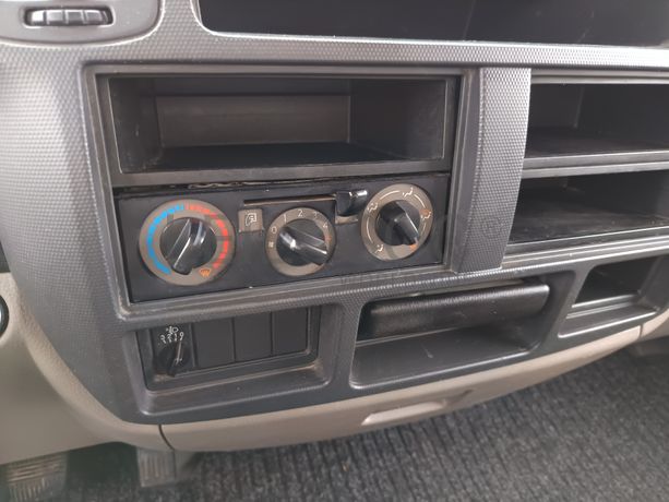 Nissan Cabstar 35.13 Com Grua · Ano 2010