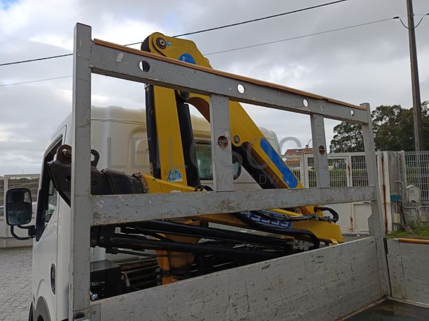 Nissan Cabstar 35.13 Com Grua · Ano 2010