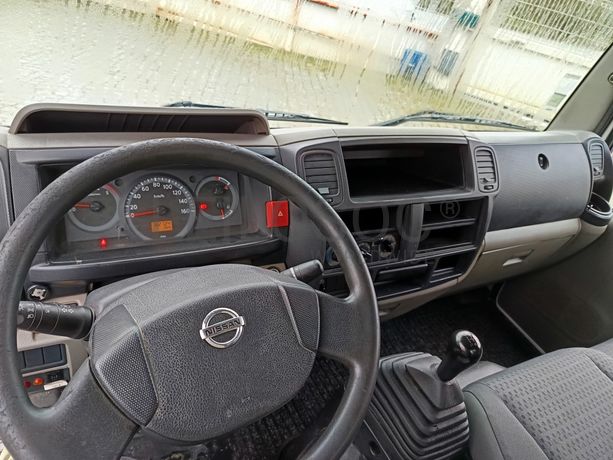 Nissan Cabstar 35.13 Com Grua · Ano 2010
