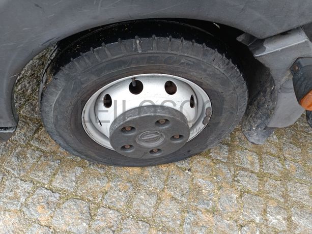 Nissan Cabstar 35.13 Com Grua · Ano 2010