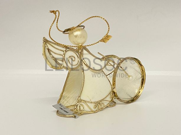 Anjo com instrumento musical