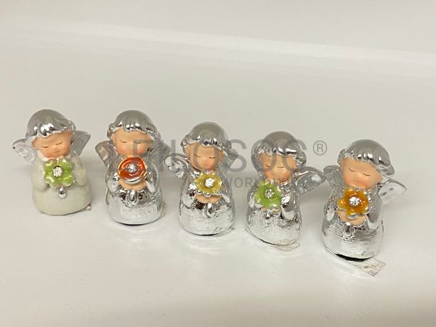 Conjunto de cinco anjos com flor