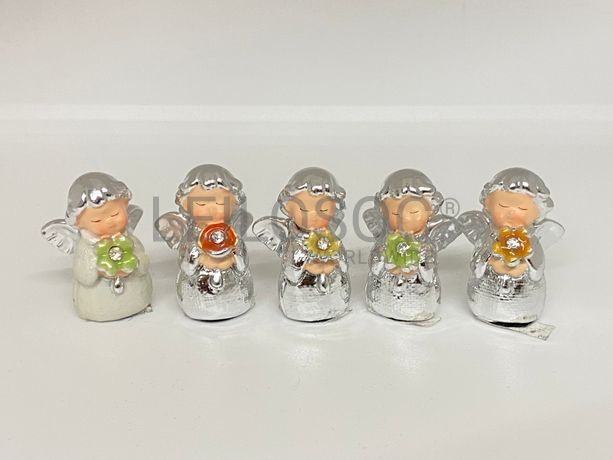 Conjunto de cinco anjos com flor