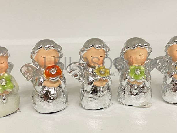 Conjunto de cinco anjos com flor