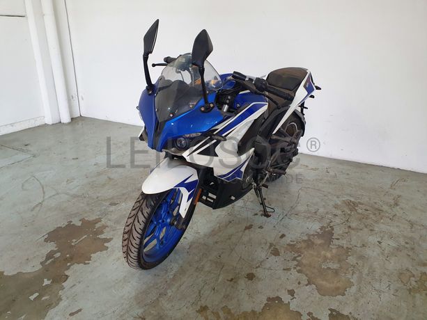 Bajaj Pulsar RS200