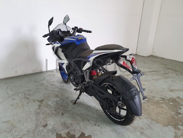 Bajaj Pulsar RS200
