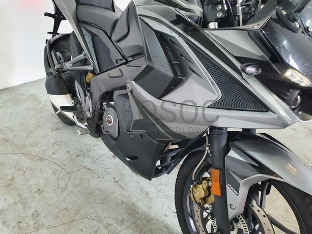 Bajaj Pulsar RS200