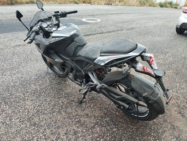 Bajaj Pulsar RS 200