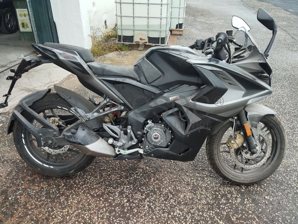 Bajaj Pulsar RS 200