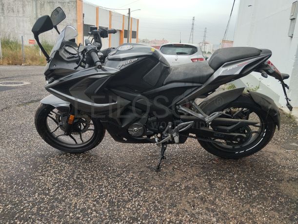 Bajaj Pulsar RS 200