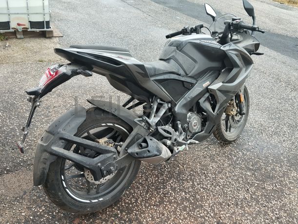 Bajaj Pulsar RS 200