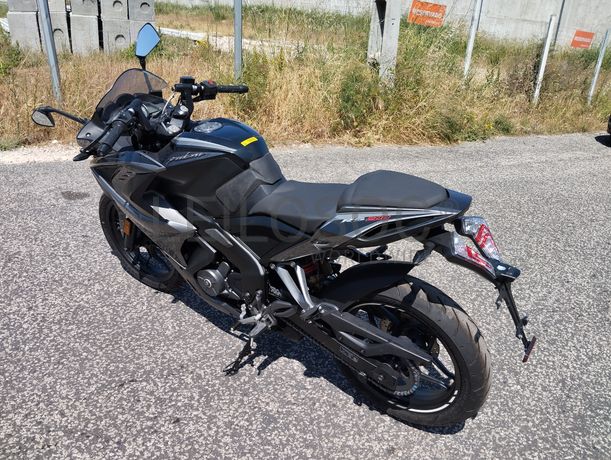 Bajaj Pulsar RS 200