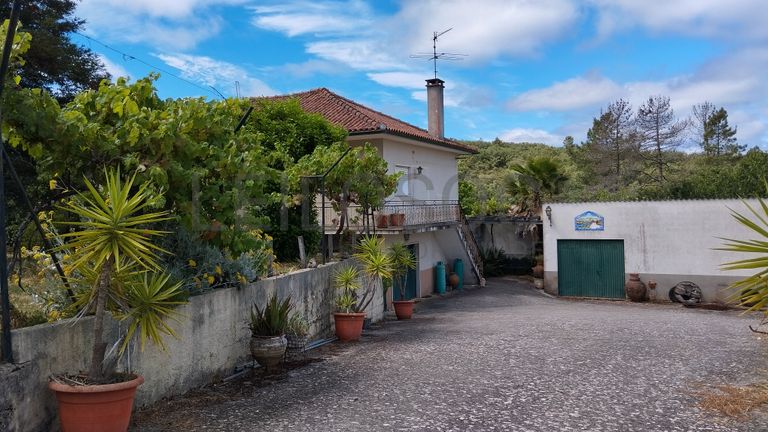 Direito à Meação de Moradia + Terreno · Ferreira do Zêzere, Santarém