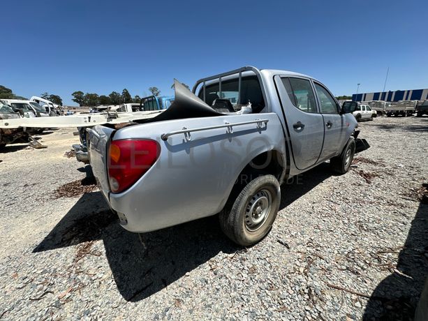 MITSUBIHSI L200