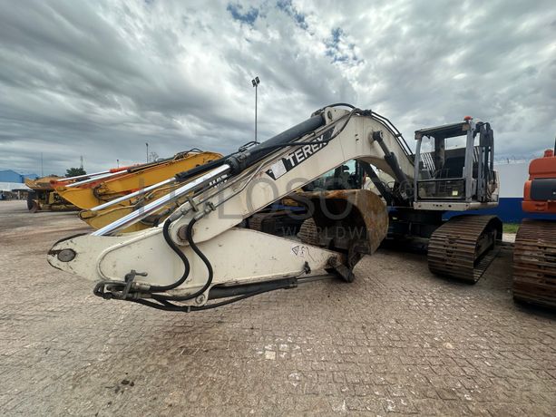 Escavadora de Rastos TEREX TC225LC