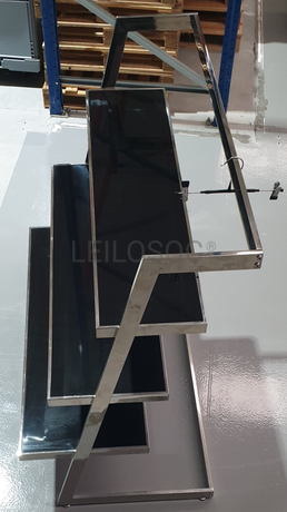 Expositor com 3 prateleiras