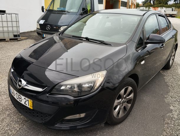 Opel Astra · Ano 2013