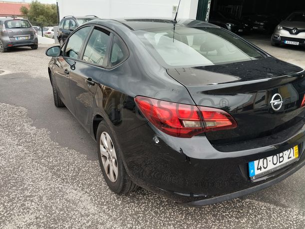 Opel Astra · Ano 2013