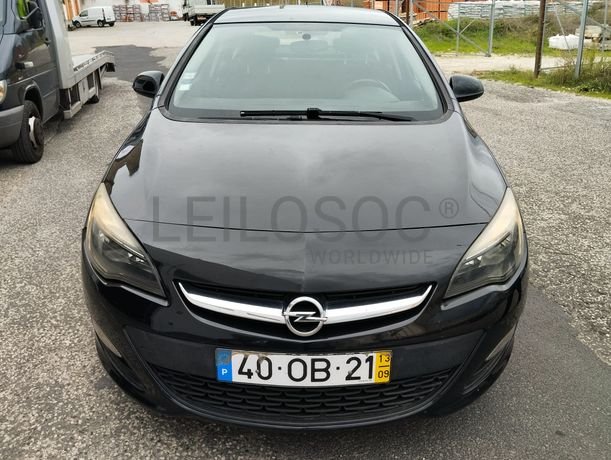 Opel Astra · Ano 2013