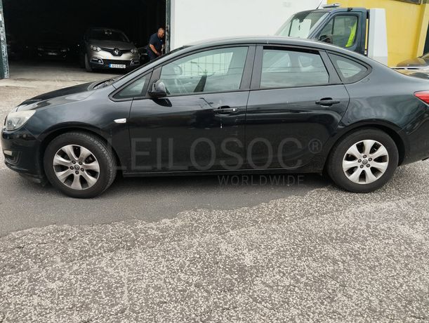 Opel Astra · Ano 2013