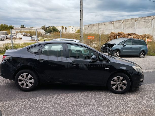 Opel Astra · Ano 2013