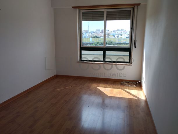 Apartamento T3 · Santa Iria de Azoia, Loures