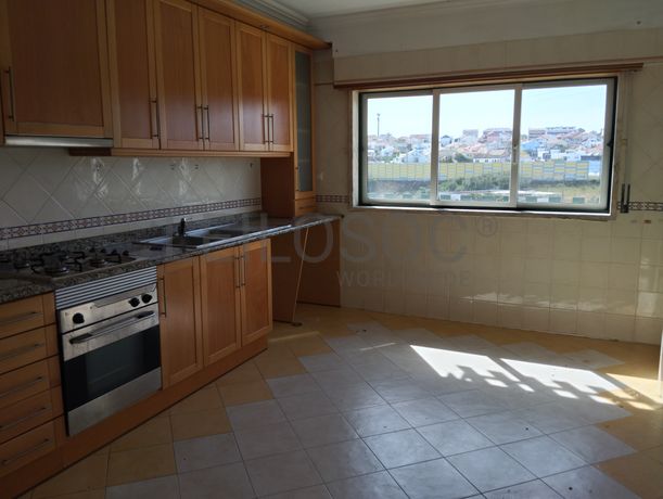 Apartamento T3 · Santa Iria de Azoia, Loures