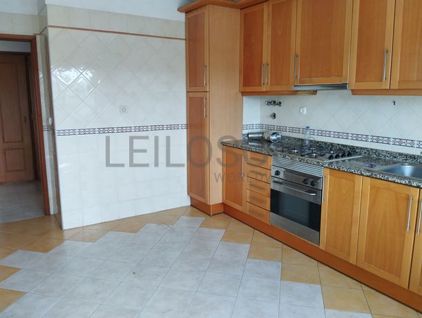Apartamento T3 · Santa Iria de Azoia, Loures