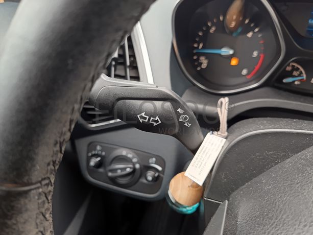 Ford Grand C-Max · Ano 2014 · 7 Lugares