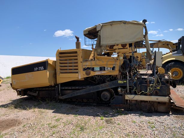 Espalhadora de Asfalto CATERPILAR AP-755