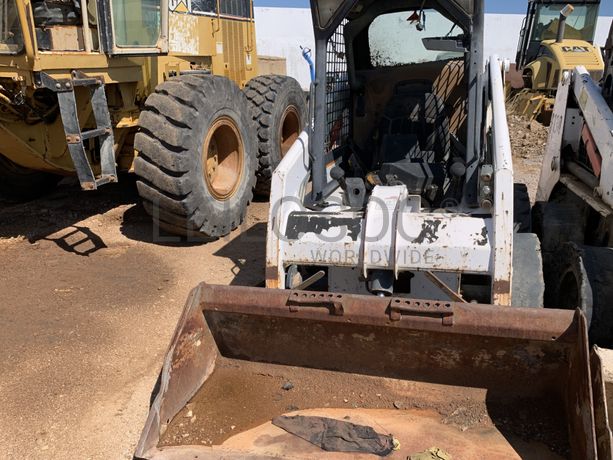 Mini Pá Carregadora HYUNDAI S130B