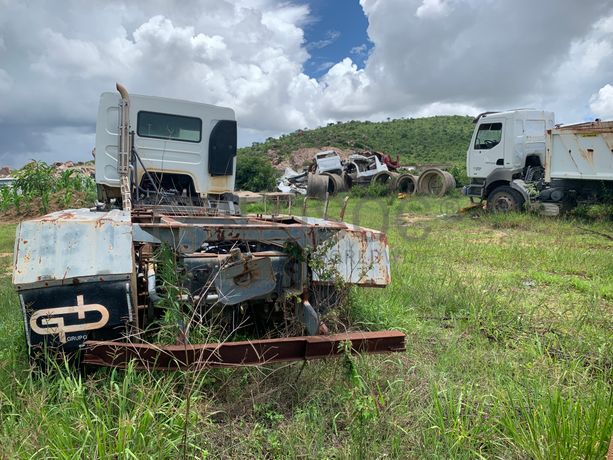 Camião Basculante RENAULT 325 Kerax