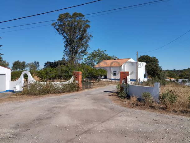 Quinta com 2,4 Hectares · Montemor-o-Novo