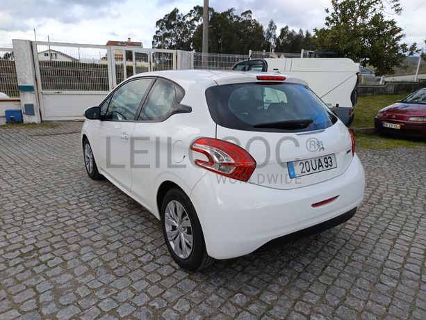 Peugeot 208 · Ano 2012