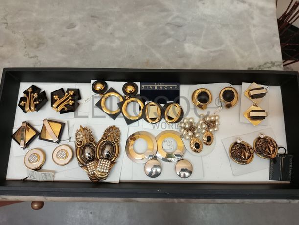 Produtos de Estética e Perfumaria · Bijuteria