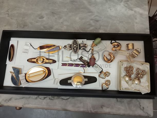 Produtos de Estética e Perfumaria · Bijuteria