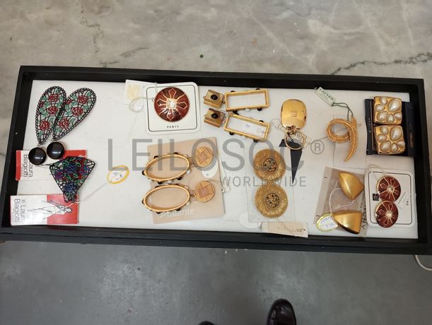 Produtos de Estética e Perfumaria · Bijuteria