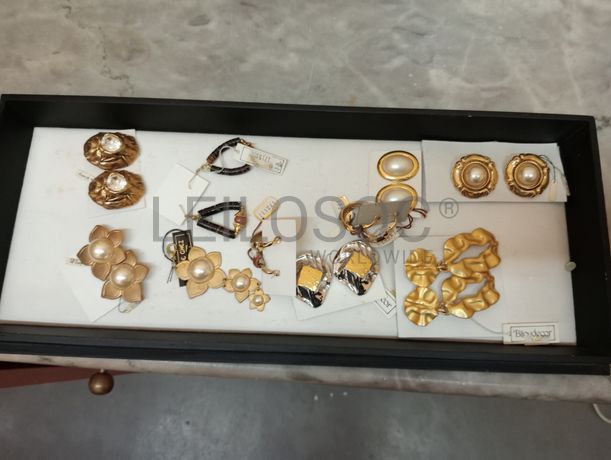 Produtos de Estética e Perfumaria · Bijuteria