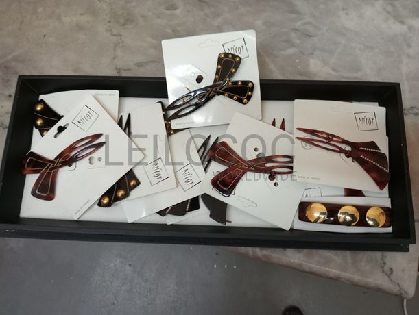 Produtos de Estética e Perfumaria · Bijuteria