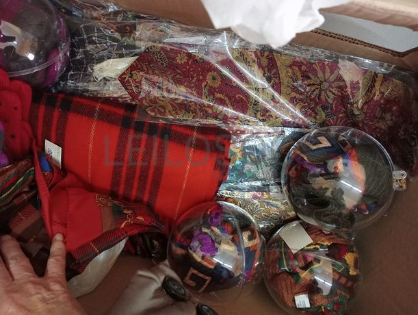 Produtos de Estética e Perfumaria · Bijuteria