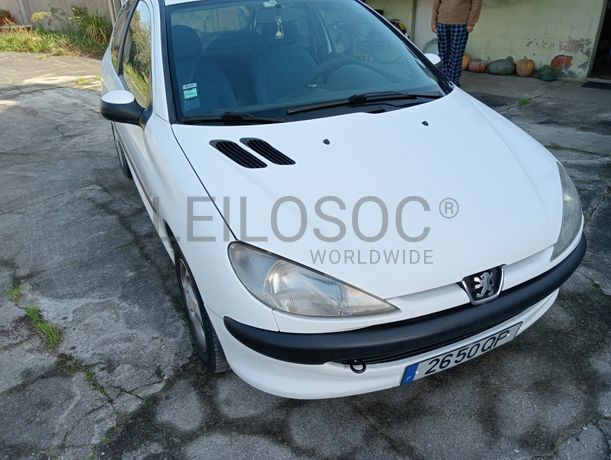 Peugeot 206 · Ano 2000