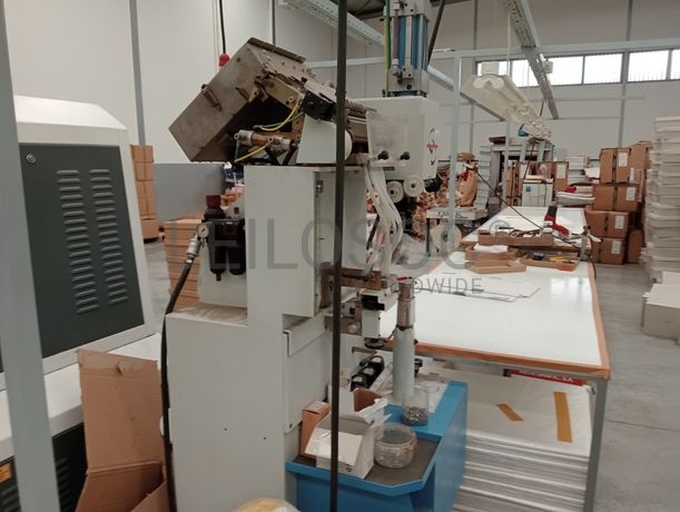 Máquina de pregar saltos