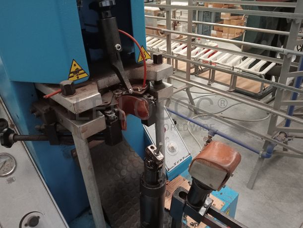 Máquina de fechar calcanheiras