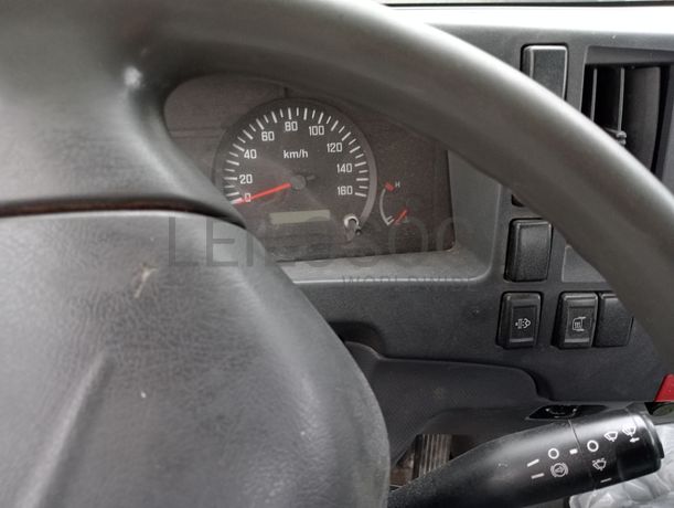 Isuzu NLR85 · Ano 2009