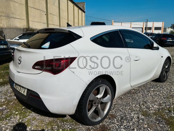 Opel Astra · Ano 2012