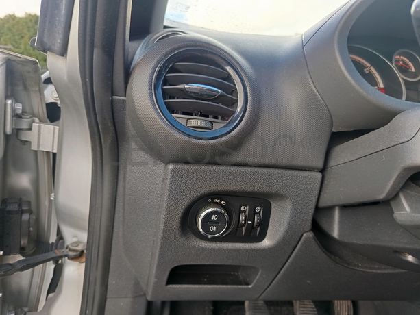 Opel Corsa · Ano 2010