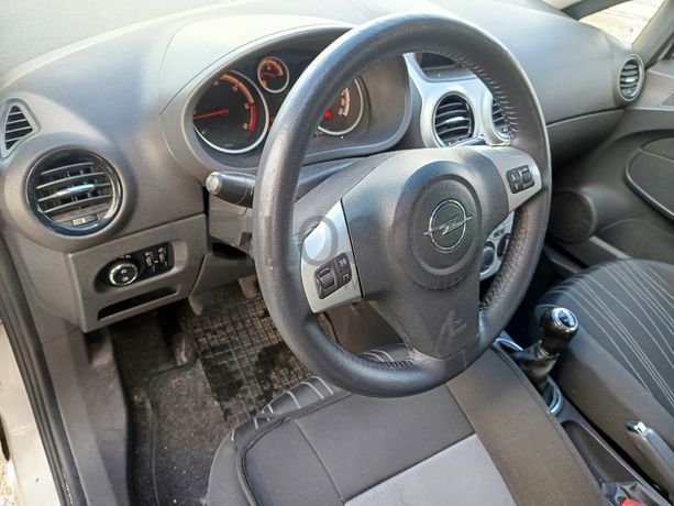 Opel Corsa · Ano 2010