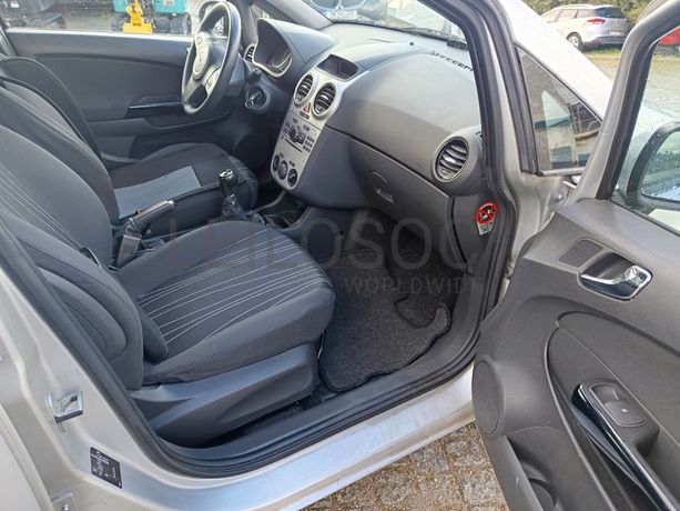 Opel Corsa · Ano 2010