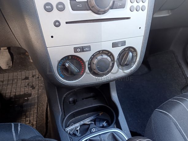 Opel Corsa · Ano 2010