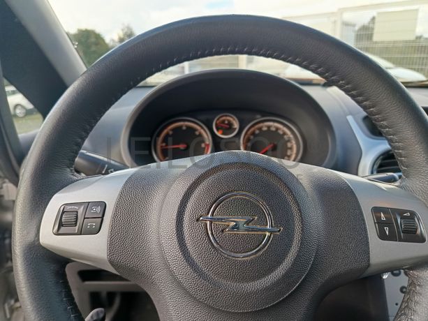 Opel Corsa · Ano 2010